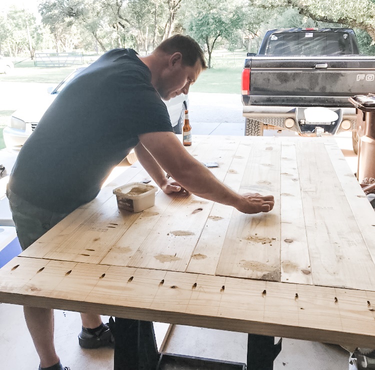 Build Farmhouse Table out of pine wood